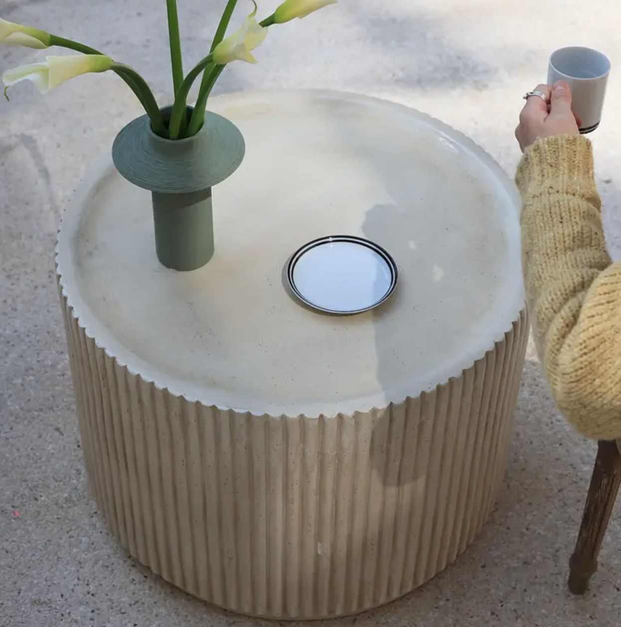 Table d'appoint ronde moderne en béton - Tables basses - Photo detail - Livraison Maroc