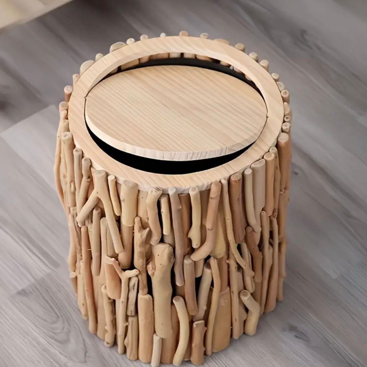 Poubelle en bois fabriquée à la main avec couvercle - Style nordique. - Accessoires - Image 2 - Livraison Maroc