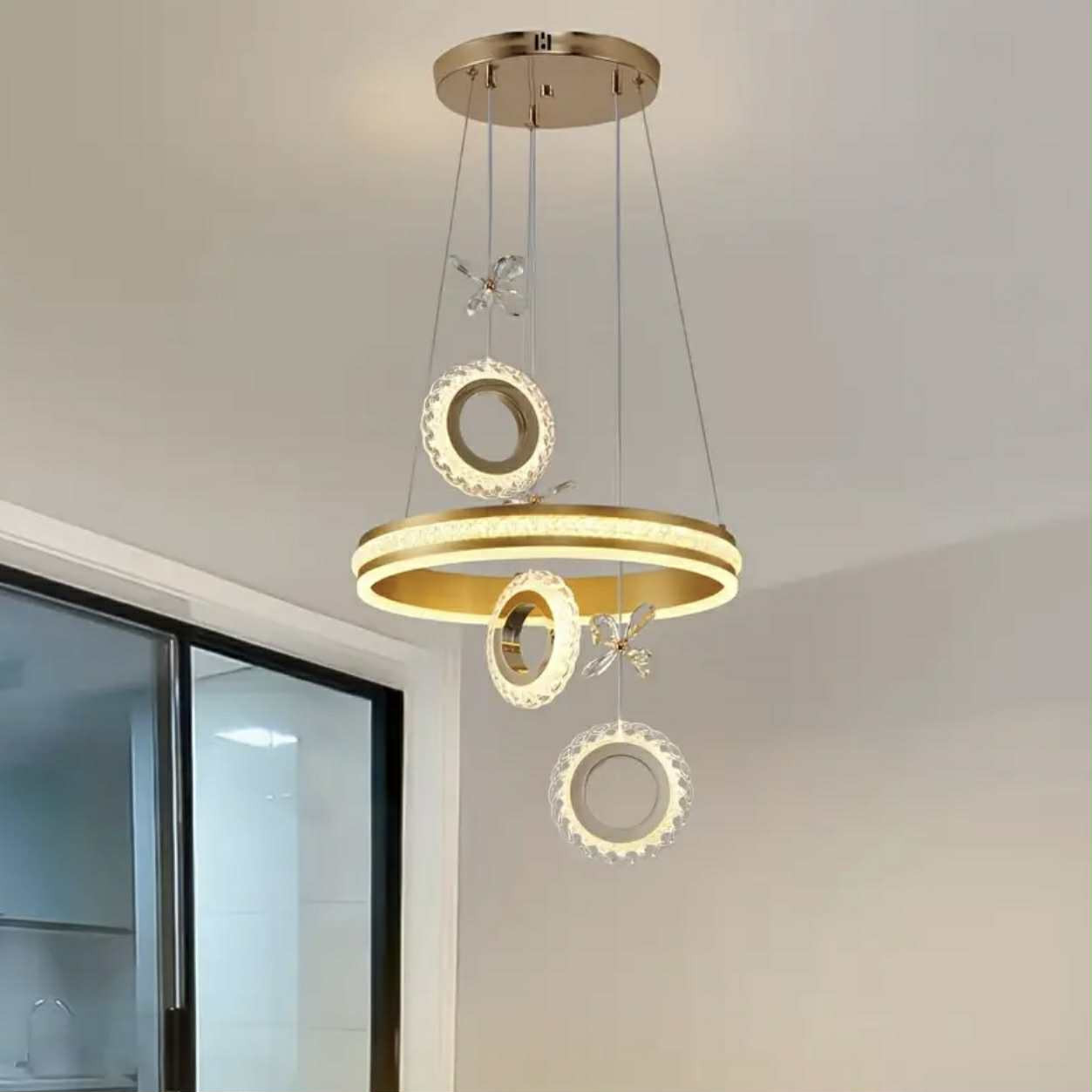 Lustre suspendu moderne de style nordique - Design géométrique élégant, abat-jour arqué à intensité variable, montage semi-encastré