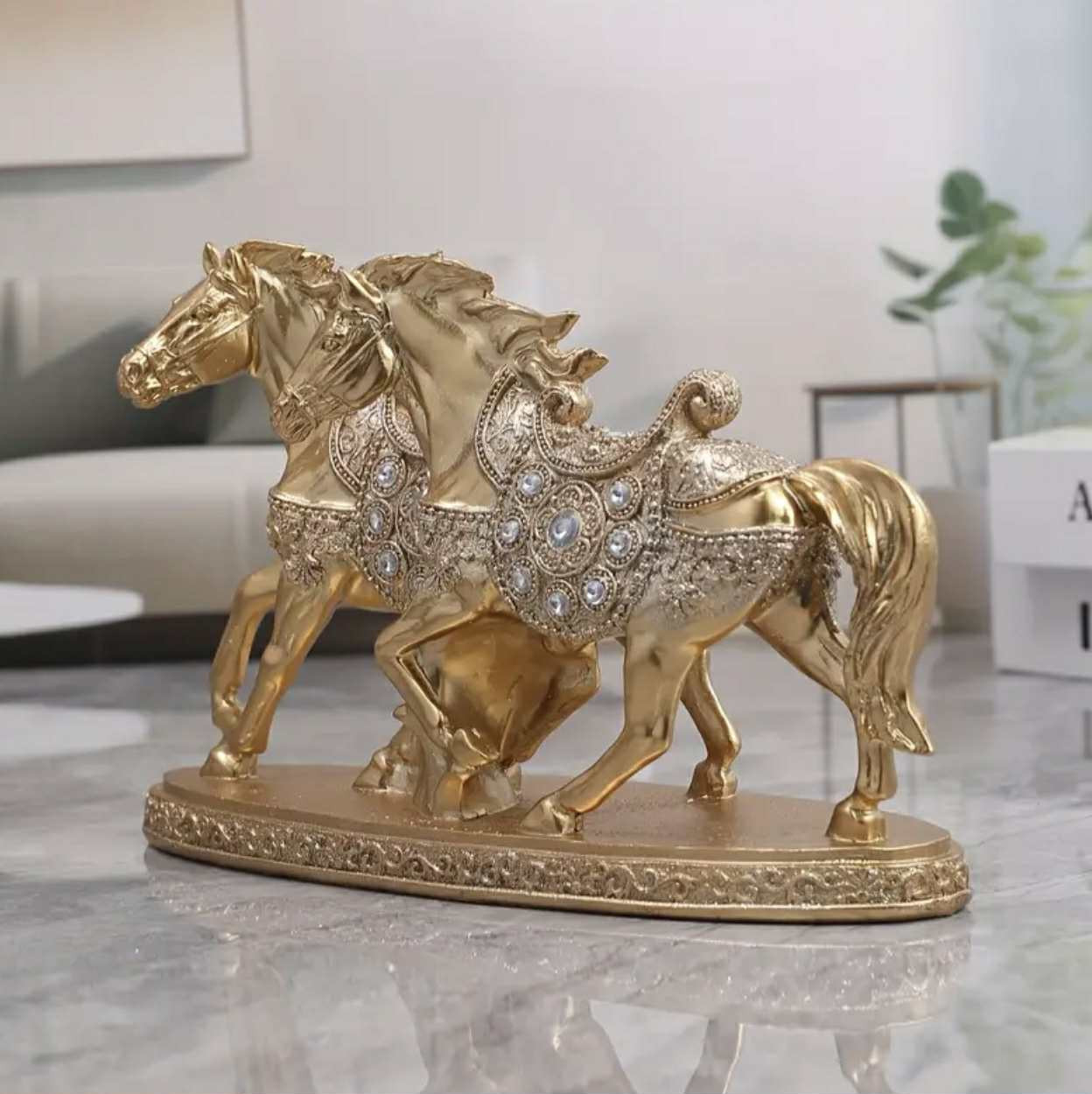 Statue de luxe TY, double cheval doré – Sculpture en résine de style. - Décorations - Image 3 - Livraison Maroc