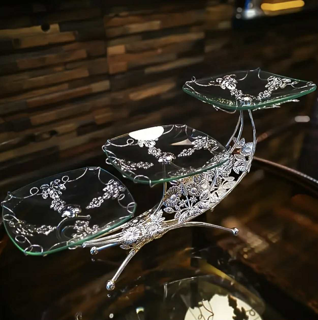 Plateau élégant en forme de lune dorée - Centre de table luxueux en m. - Déco de Cuisine - Image 4 - Livraison Maroc